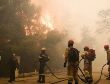 Αιχμές συνεργάτη Παπαδημούλη: «Ο ΣΚΑΪ μεταδίδει πρώτος πριν φουντώσει η φωτιά λες και γνωρίζουν από πριν»